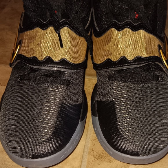 [SOLD]Nike KD Trey 5 XBlack Metallic Gold Green - Picture 3 of 6